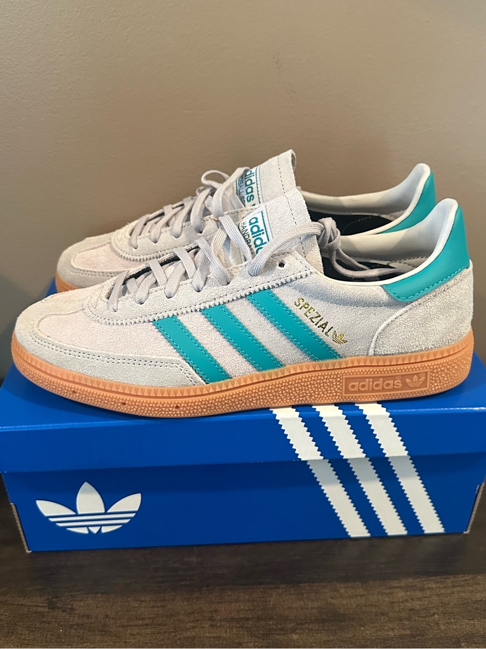 NEW  Adidas Handball Spezial shoes
